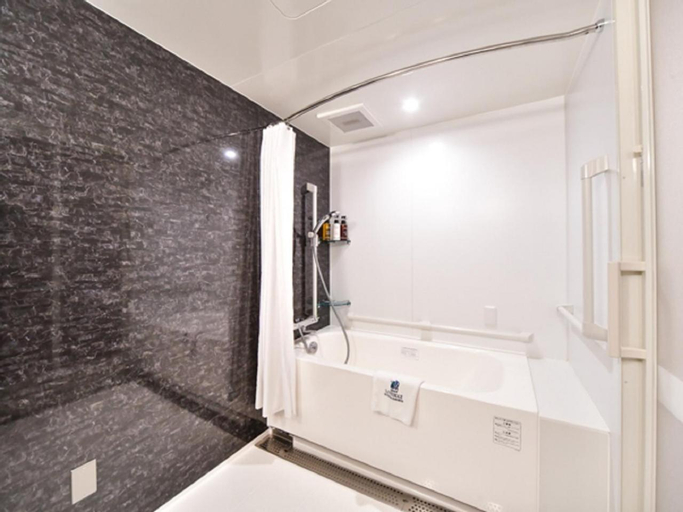Bathroom 7