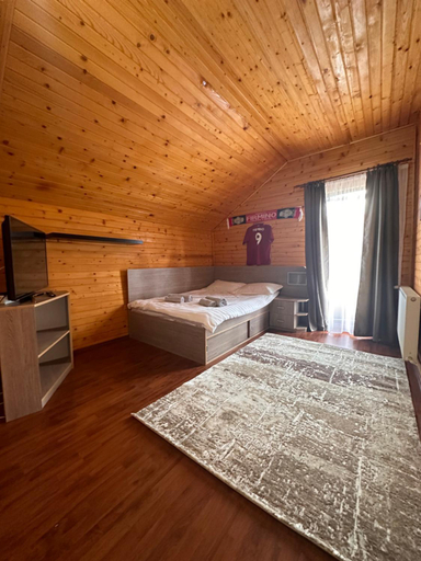 Bedroom 3, Ollie's Mountain Chalet, Busteni