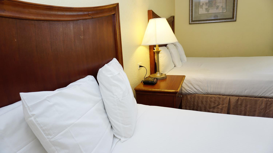Bedroom 3, Baymont by Wyndham Arlington At Six Flags Dr, Arlington