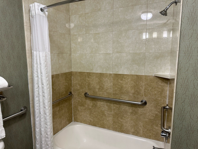 Bathroom 4, La Quinta Inn & Suites by Wyndham Fort Worth - Lake Worth, Fort Worth