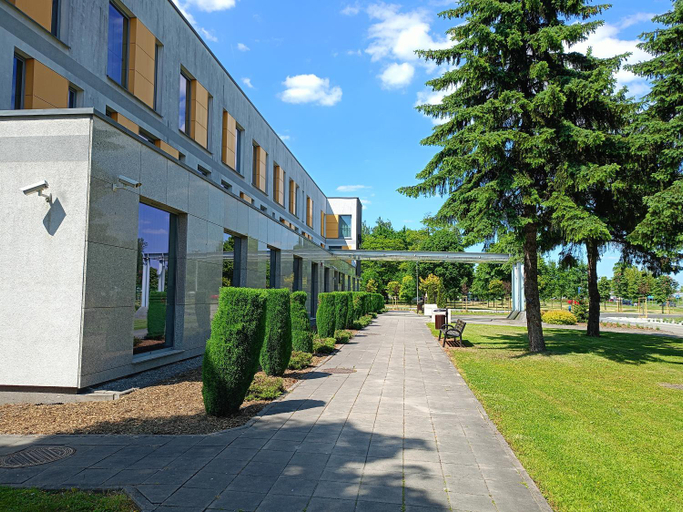 Exterior & Views