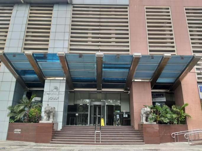 USA embassy front suite Pearl of the Orient, Manila City