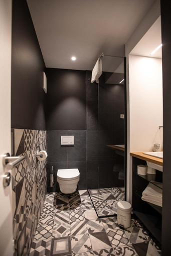 Bathroom 2, Postcard City Apartments, Maribor