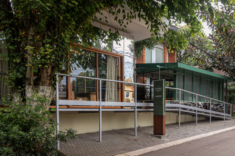 Exterior & Views 17