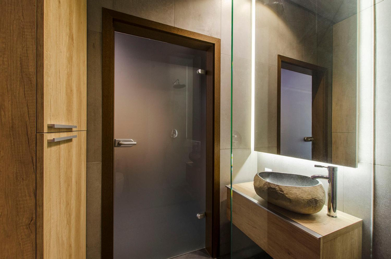Bathroom 9