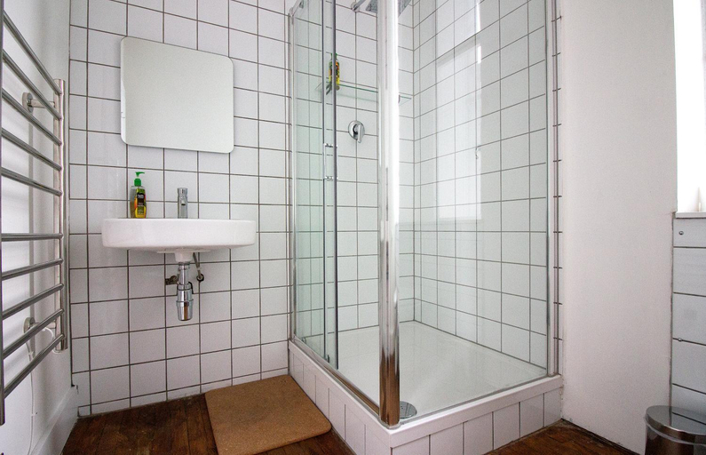 Bathroom 4, Green Rooms, London