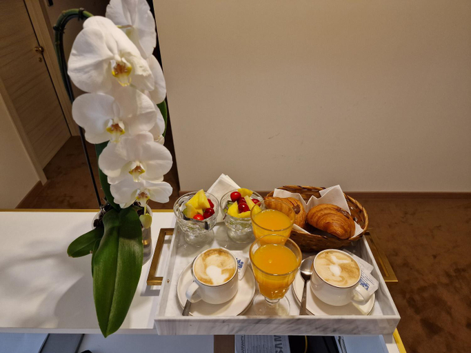 Food & Drinks, Cuma Guesthouse, Rome