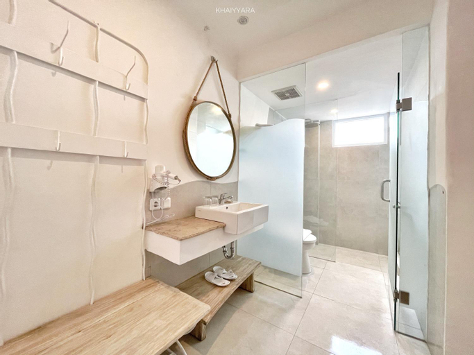 Bathroom 10