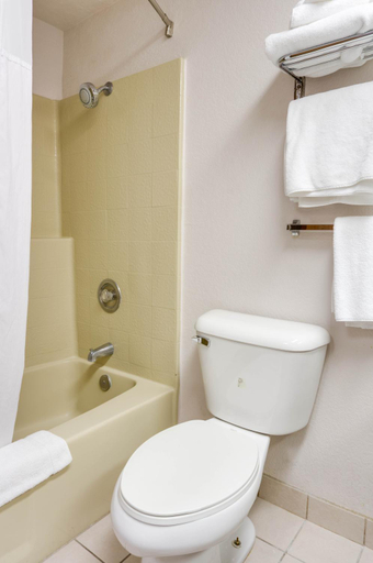 Bathroom 5, Days Inn & Suites by Wyndham Fullerton, Orange