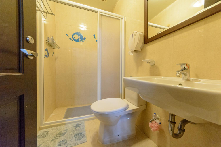 Bathroom 12