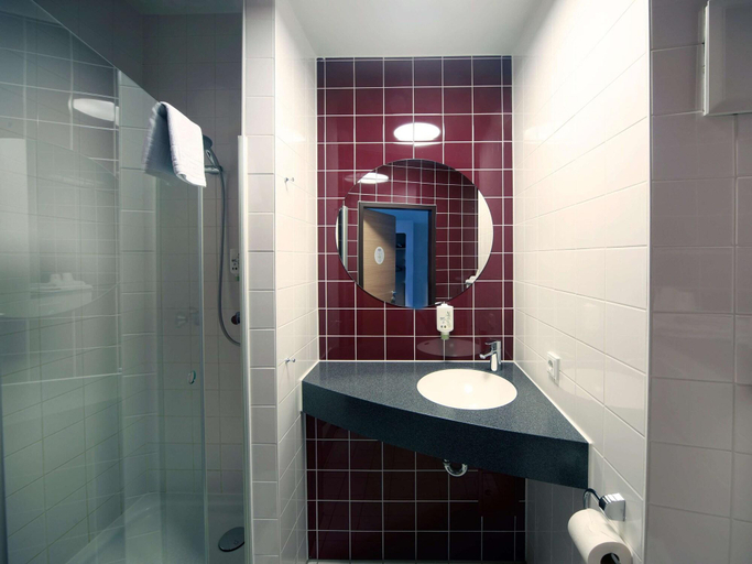 Bathroom 5, B&B Hotel Weimar, Weimar