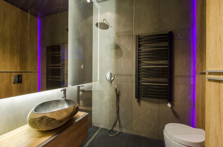Bathroom 8