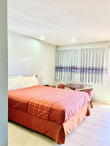 Bedroom 3, Palace Motel, Sevier