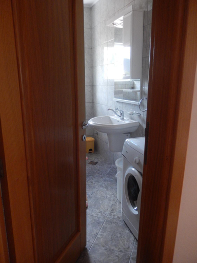 Others 4, Apartment Brace Grakalica 20b