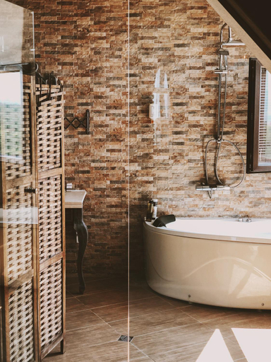 Bathroom 3, Royal Spa Valentina Castle, Garmen