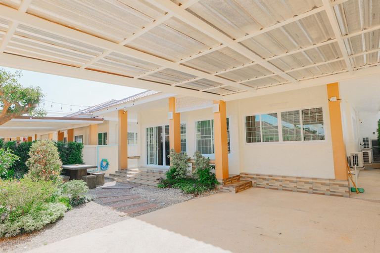 Exterior 14