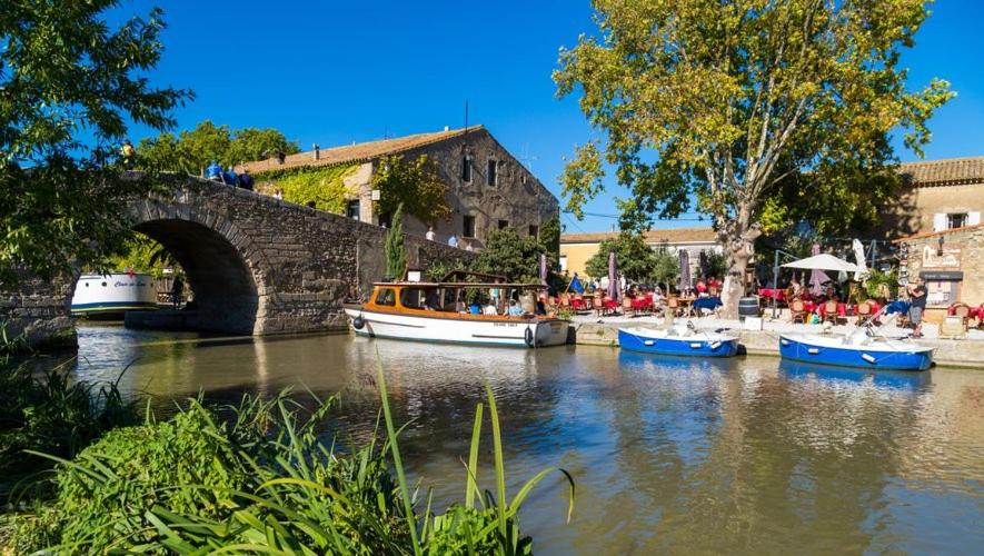 Others 5, Le village-hotes, Aude