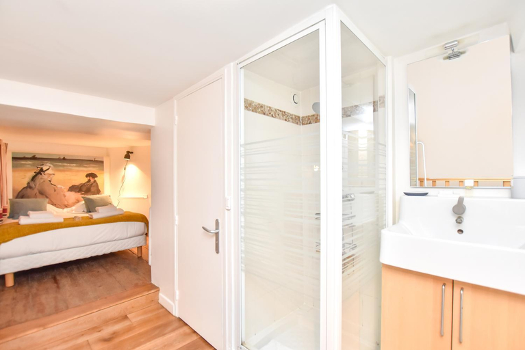 Bedroom 2, Splendid duplex - 1BR/2P - Notre-Dame/Île St-Louis, Paris