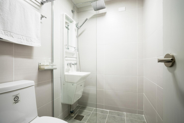 Bathroom 5, Park Avenue Guesthouse, Mapo