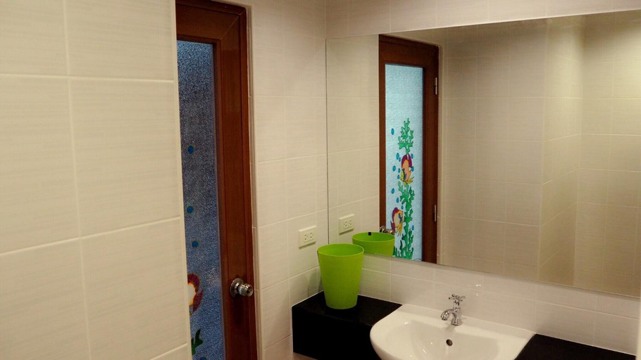 Bathroom 3, B Space Residence, Pattaya