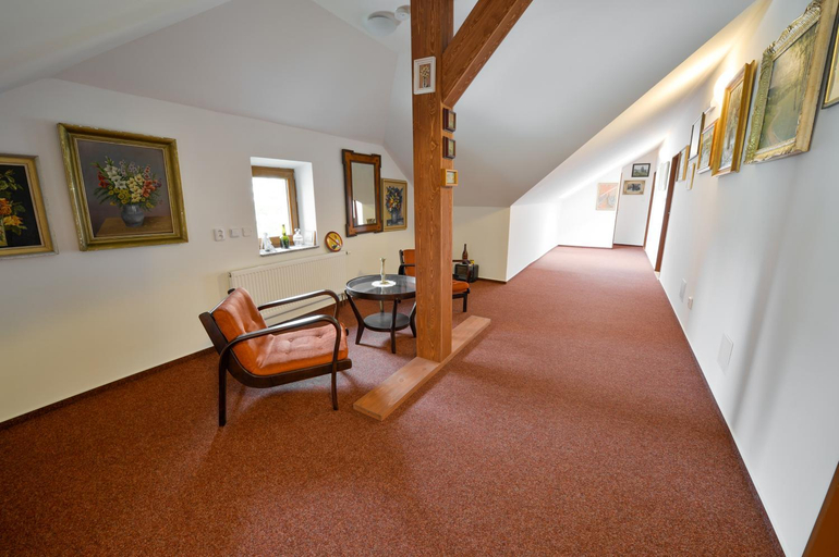 Others 3, Hotel s restauraci Splavek, Strakonice