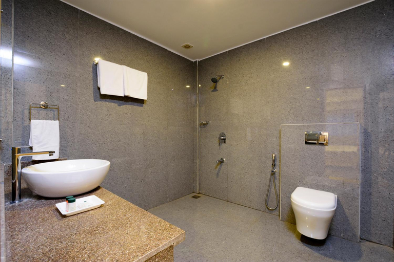 Bathroom 4, De Lagom Comforts Goa, North Goa