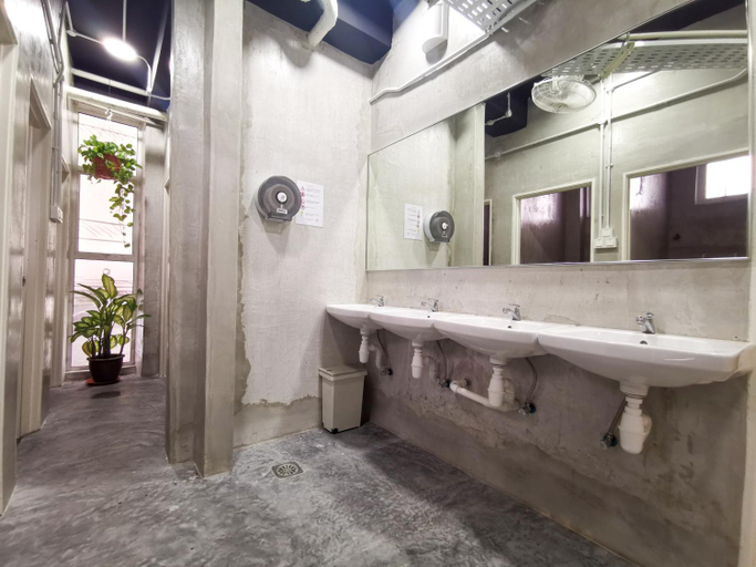 Bathroom 4, Attrus Bed & Breakfast . 聚, Johor Bahru