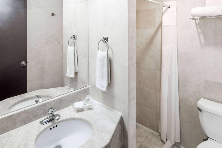 Bathroom 4, Ramada Hola Culiacan, Culiacán