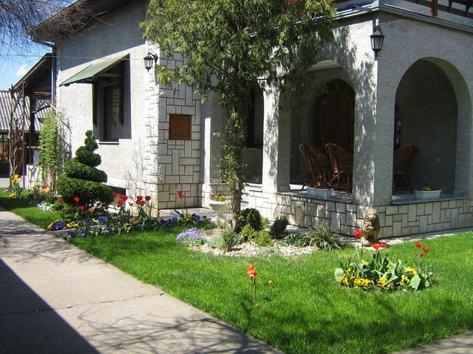 Others 4, Domacinstvo Opavski, Bački Petrovac