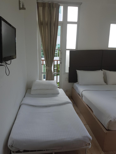 Bedroom 2, Express Inn, Malé