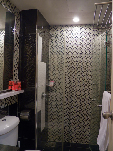 Bathroom 3, Maytower Apartment Studio Suite, Kuala Lumpur