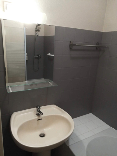 Bathroom 2, Chez Gustou, Cantal