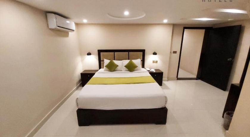 Others 4, Mairona Hotel Gulberg, Lahore