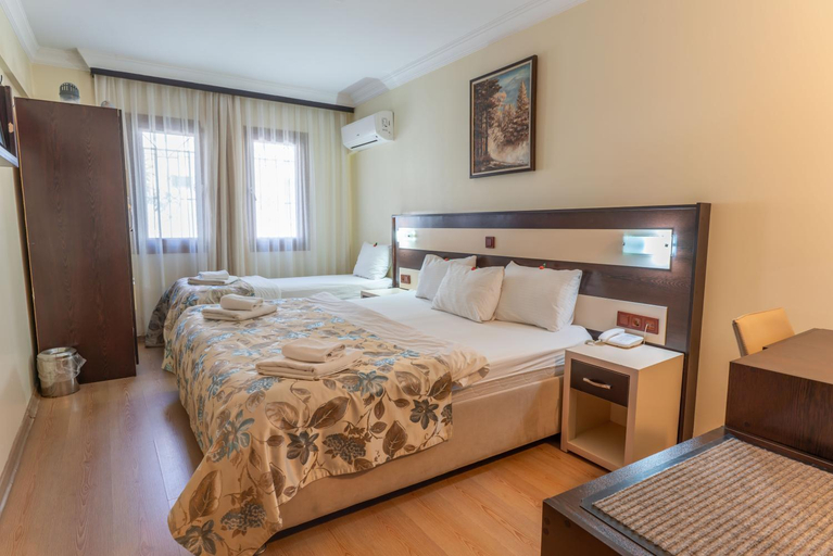 Bedroom 2, Hotel Karacam, Foça