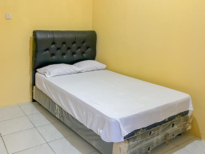 Bedroom 4, Penginapan Diar near Pantai Santolo Mitra RedDoorz, Garut