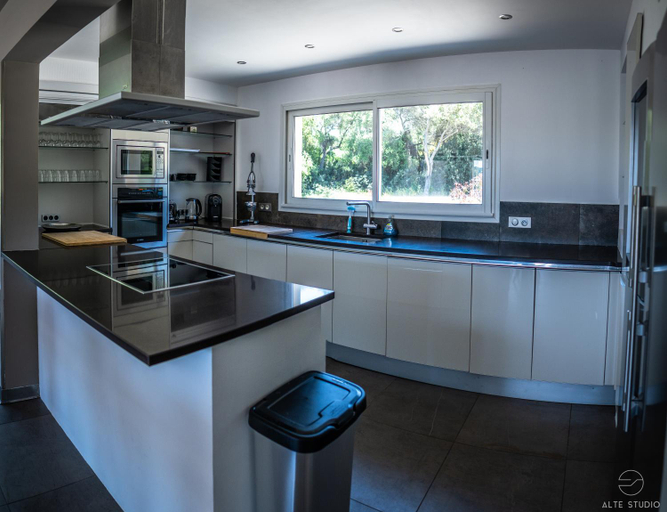 Kitchen 5, Casa Lagone - Villa with pool and superb view, Corse-du-Sud