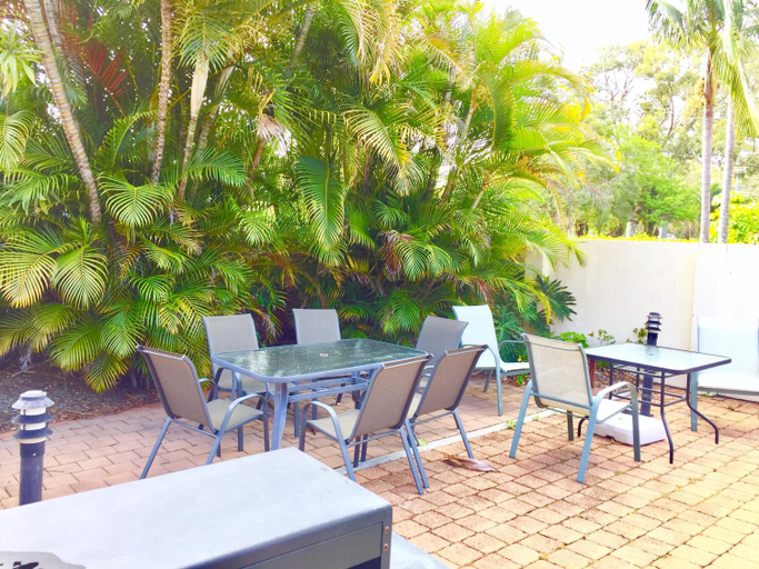 Food & Drinks, Red Star Hotel Palm Beach, Gold Coast