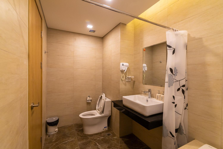Bathroom 16