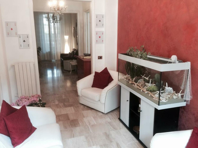 Others 3, Hotel I 4 Assi, Lucca
