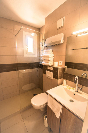 Bathroom 3, Hotel Le Panoramic, Alpes-de-Haute-Provence
