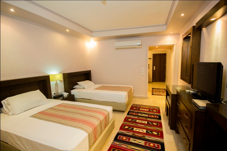 Bedroom 3, Maamura Palace Hotel, Al-Muntazah