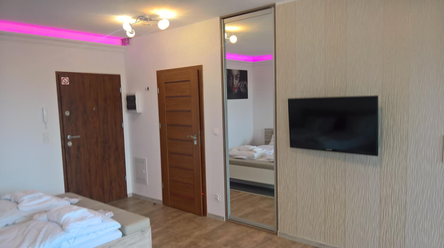 Others 3, Top Oder Apartments- private parking, Szczecin