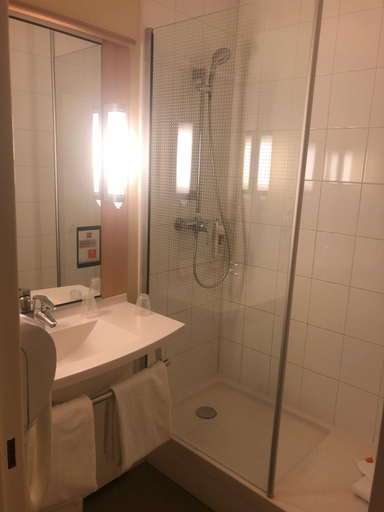 Bathroom 4, Ibis Évry-Courcouronnes, Essonne