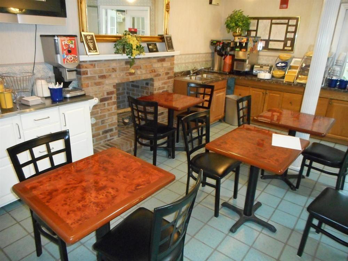 Food & Drinks 5, America's Best Value Inn Blue Ridge, Fannin