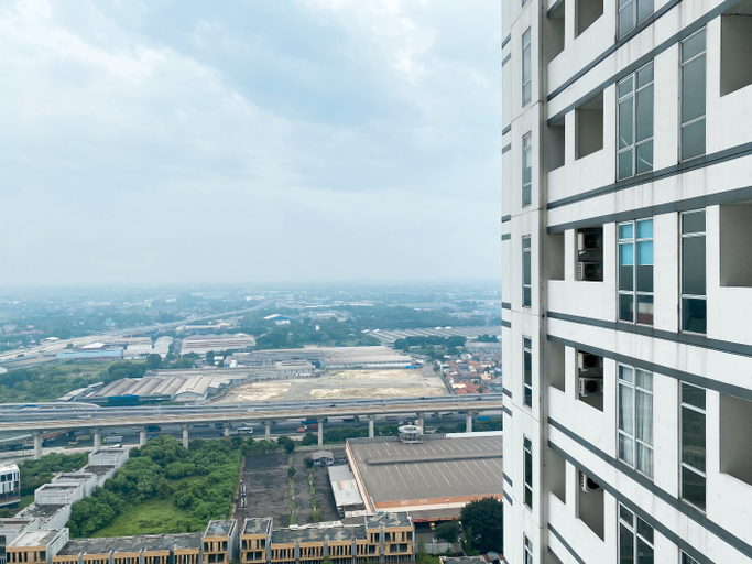Others 3, Cozy Living Studio at Vasanta Innopark Apartment By Travelio, Cikarang