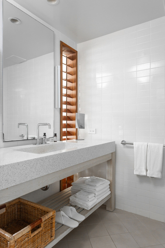 Bathroom 5, Hilton Vacation Club The Modern Honolulu, Honolulu