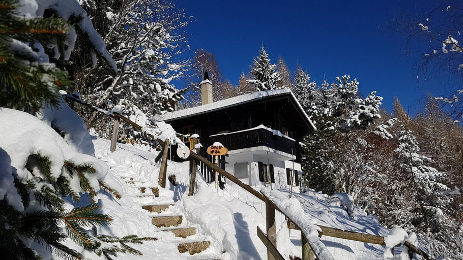 Charming chalet with panoramic view and private parking in Gruyere, La Gruyère