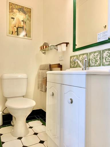 Bathroom 3, Orana House, Clarence