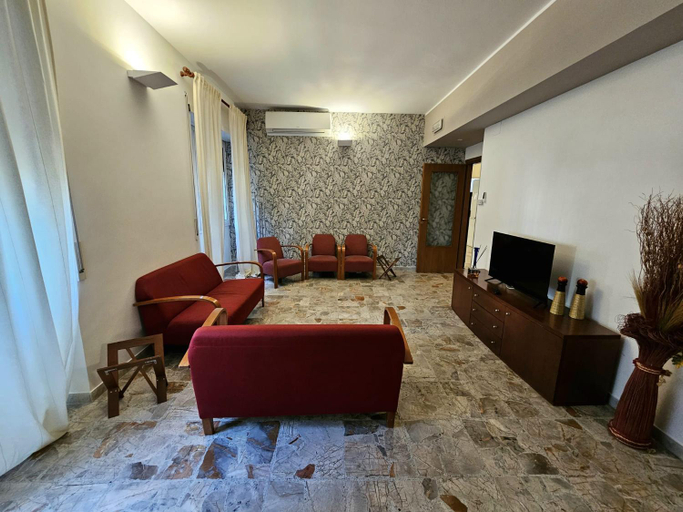 Others 5, La Casa di Nazareth, Roma
