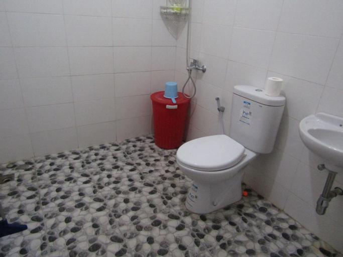 Bathroom 16